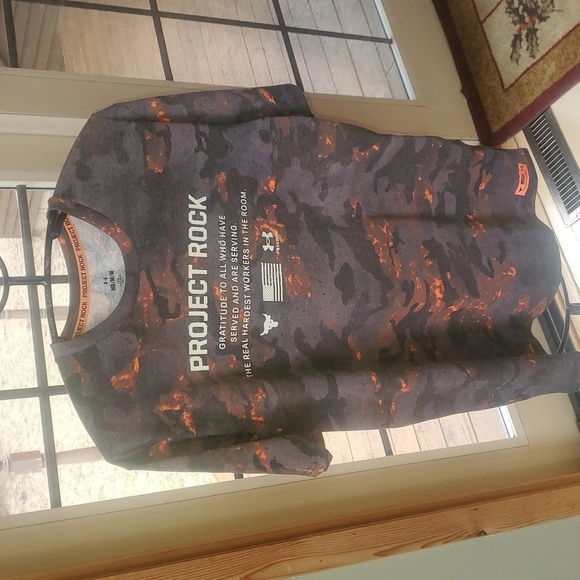 Under Armour Project Rock Vet Day Camo SS Sz. M TShirt NWT - Picture 2 of 16
